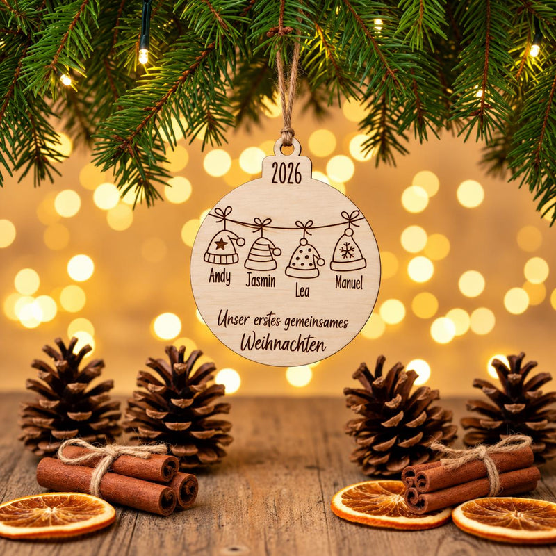 Personalisierter Christbaumanhänger Familie Holz – Produktansicht 1