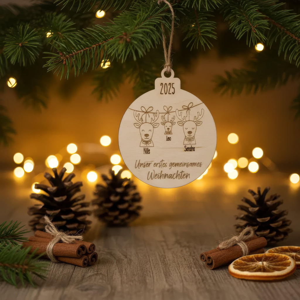 Personalisierter Christbaumanhänger Familie Holz – Produktansicht 3