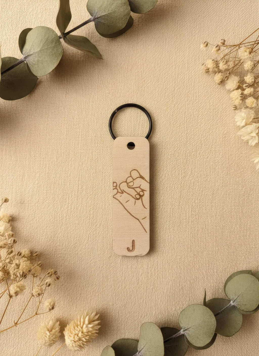 Partner-Schlüsselanhänger Holz, personalisiert, Herz-Hände oder Kleiner-Finger-Schwur, Lasergravur mit Initialen, Valentinstag Geschenk – Produktansicht 4