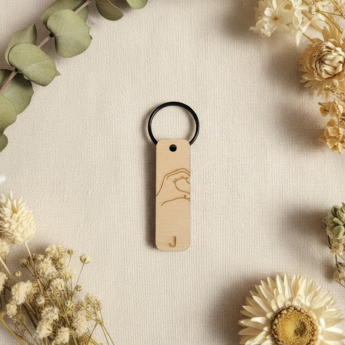 Partner-Schlüsselanhänger Holz, personalisiert, Herz-Hände oder Kleiner-Finger-Schwur, Lasergravur mit Initialen, Valentinstag Geschenk – Produktansicht 5