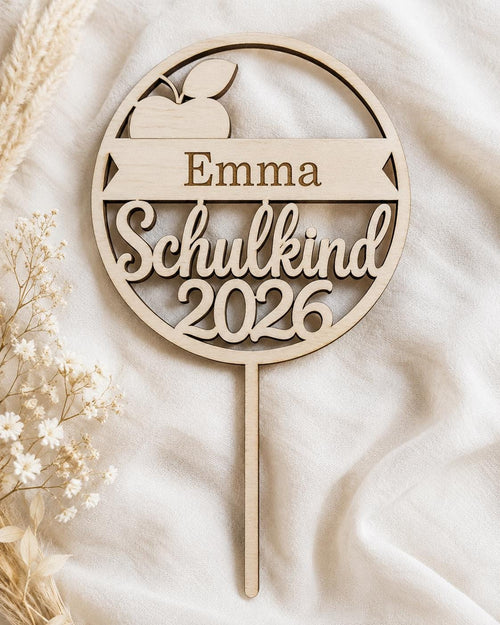 Personalisierter Cake Topper zur Einschulung mit Name aus Holz – Produktansicht 1
